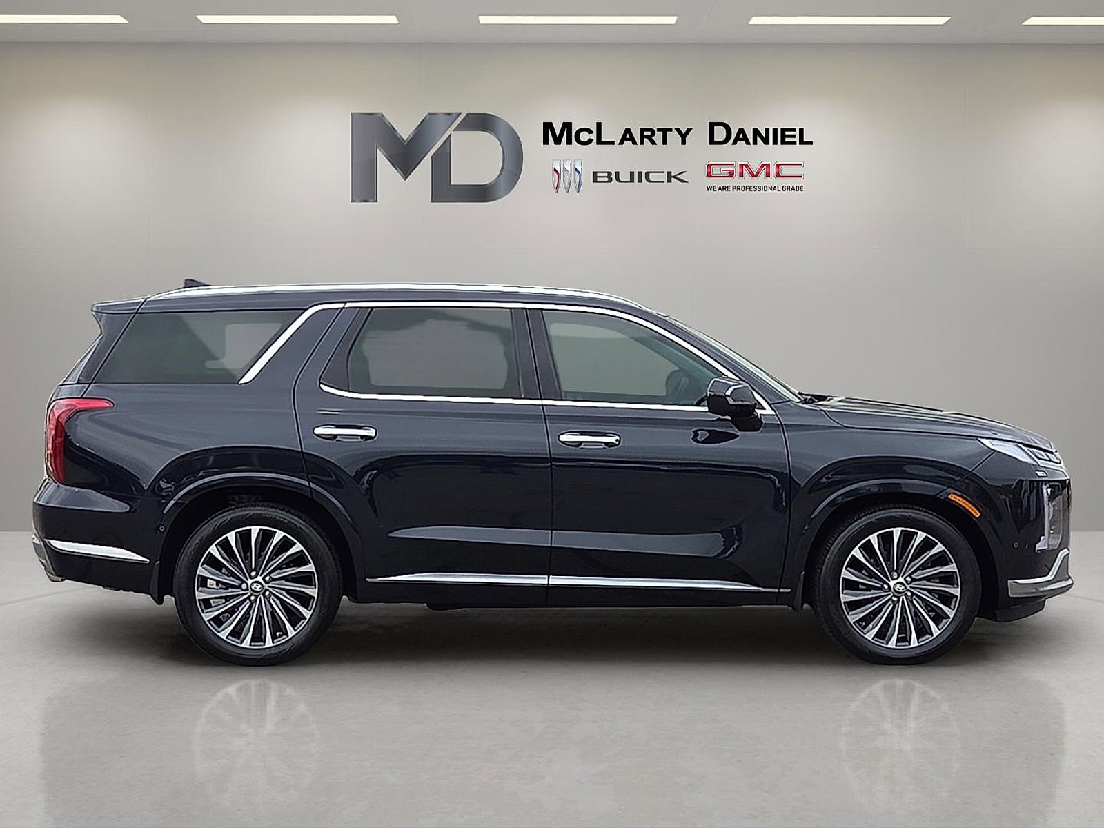 Used 2024 Hyundai Palisade Calligraphy image 6