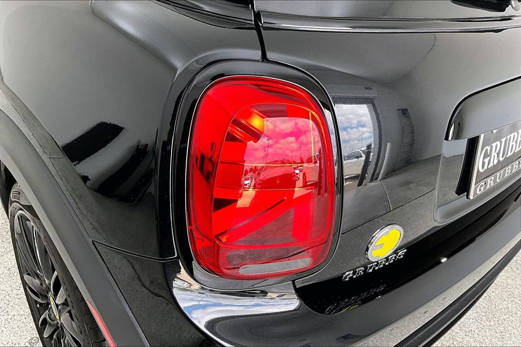 Used 2024 MINI Cooper SE w/ Signature Upholstery Package FWD image 39