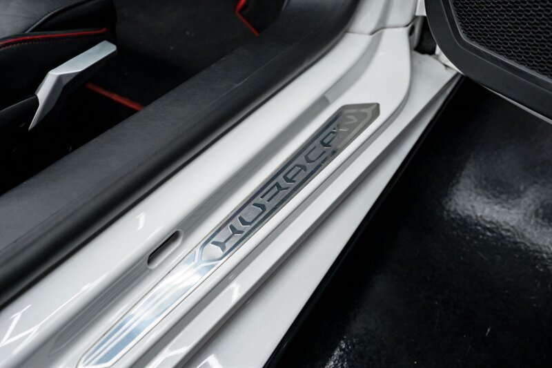Used 2021 Lamborghini Huracan EVO RWD image 39