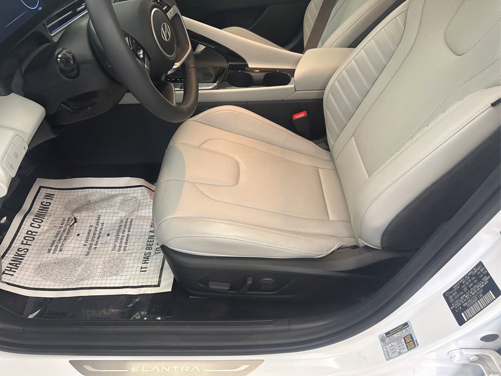 Used 2025 Hyundai Elantra Limited FWD image 29