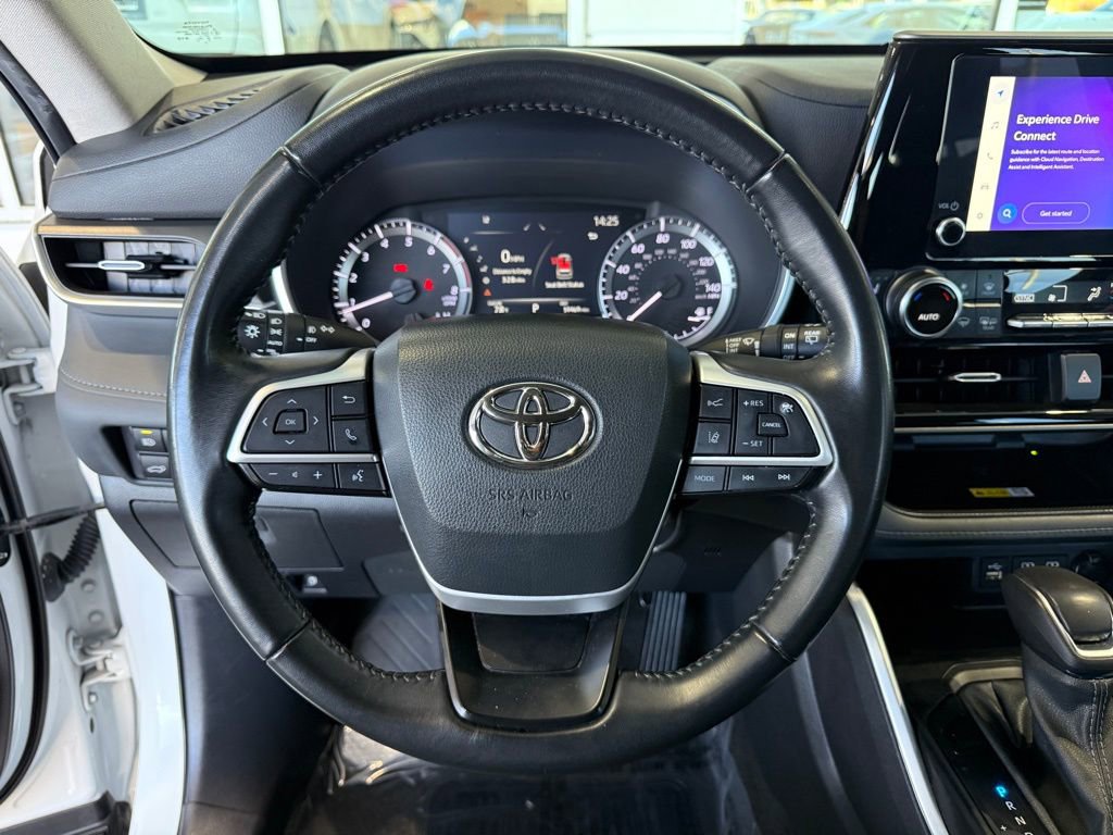 Certified 2023 Toyota Highlander XLE image 24