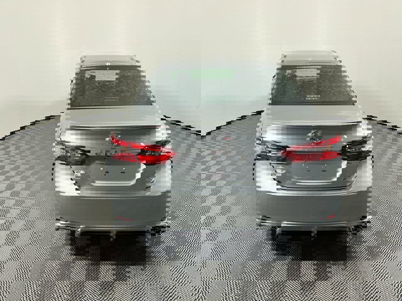 Used 2020 Toyota Camry SE image 4