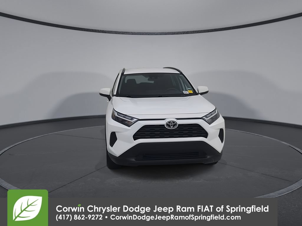 Used 2025 Toyota RAV4 XLE AWD/4WD image 5