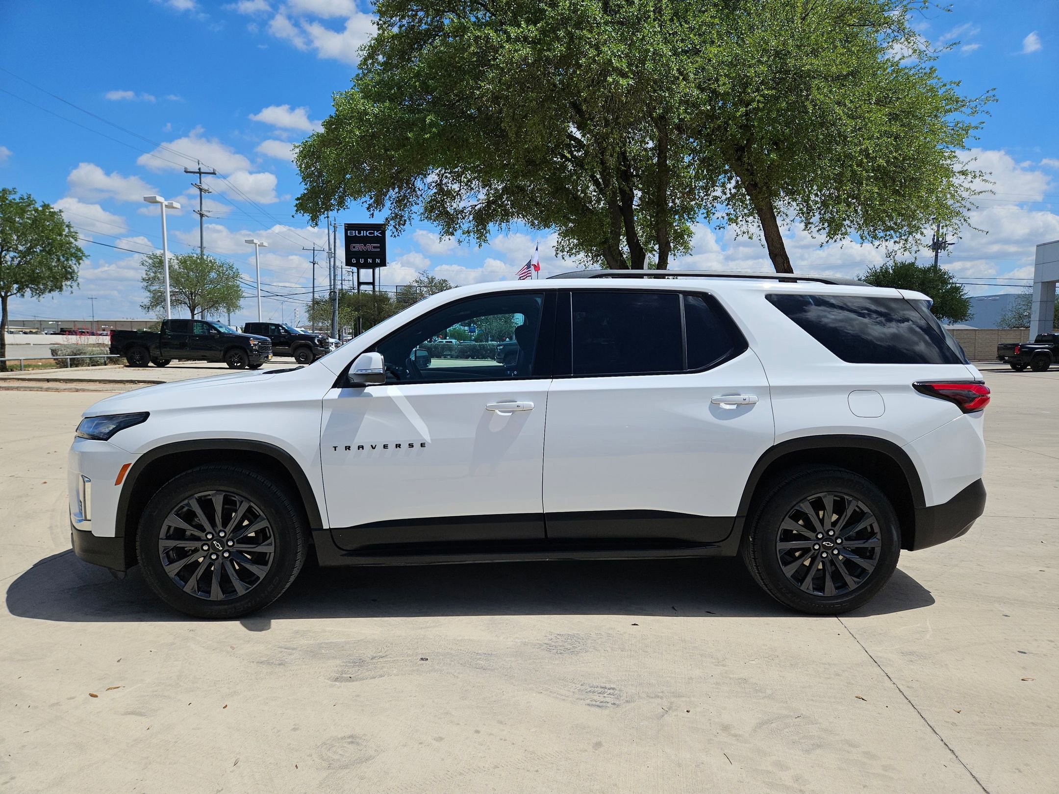 Certified 2023 Chevrolet Traverse RS w/ LPO, 'HIT The Road' Package FWD image 6