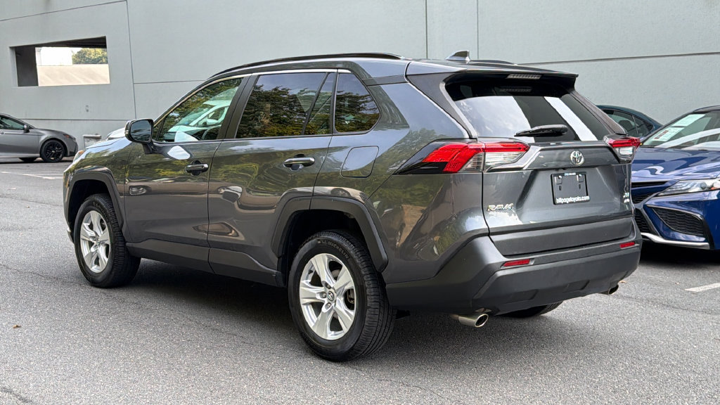 Used 2020 Toyota RAV4 XLE w/ XLE Grade Weather Package AWD/4WD image 3