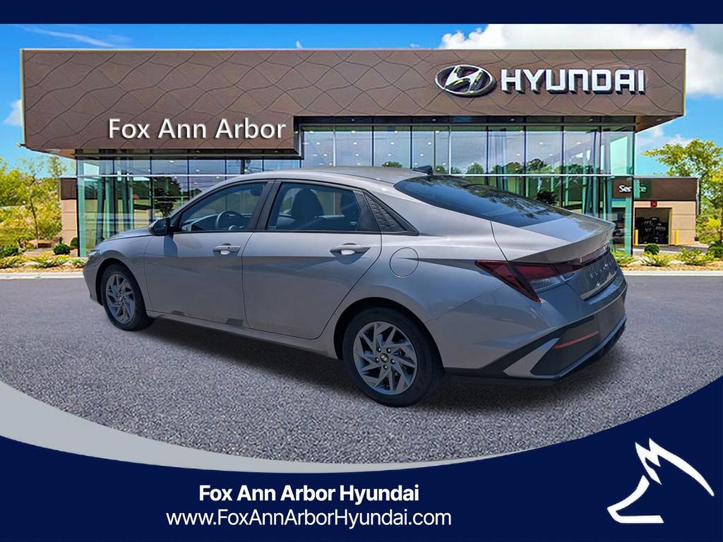 Certified 2024 Hyundai Elantra SEL FWD image 3