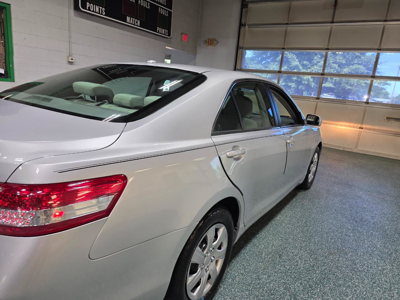 Used 2011 Toyota Camry LE FWD image 7