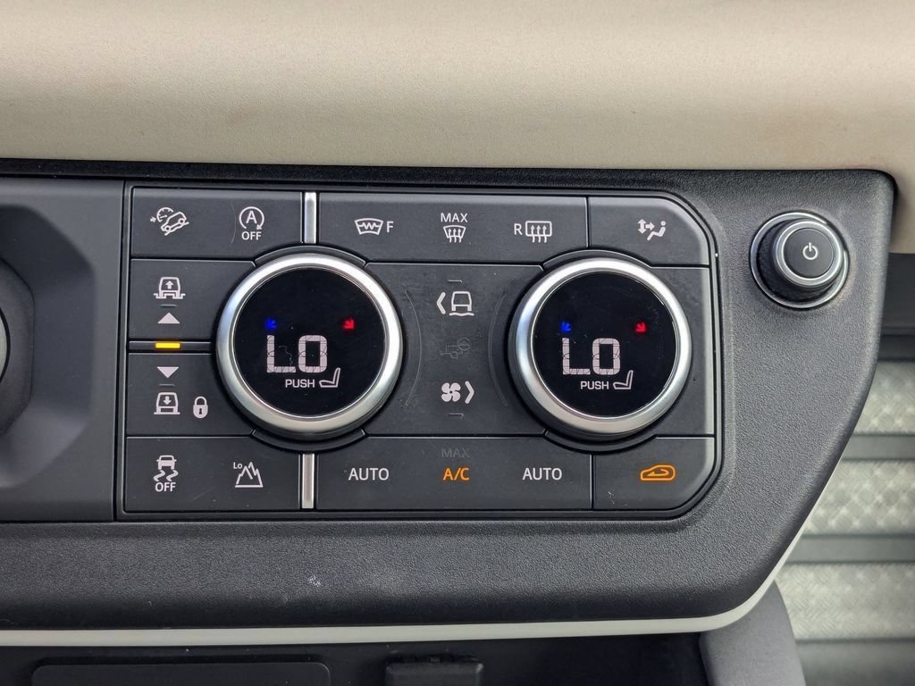 Used 2023 Land Rover Defender 110 SE AWD/4WD image 24