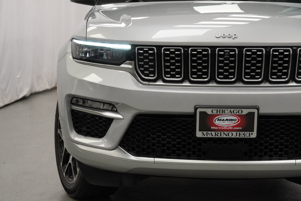 Used 2025 Jeep Grand Cherokee Summit AWD/4WD image 10