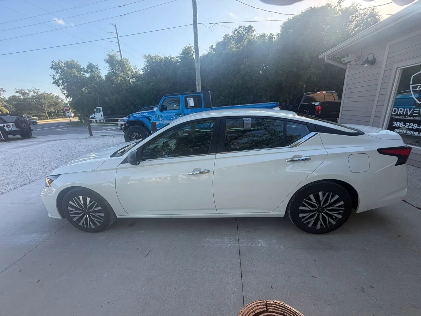 Used 2025 Nissan Altima 2.5 SV FWD image 4