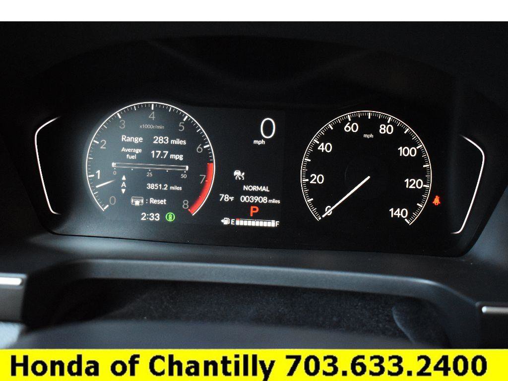 Used 2025 Honda Pilot Touring image 9