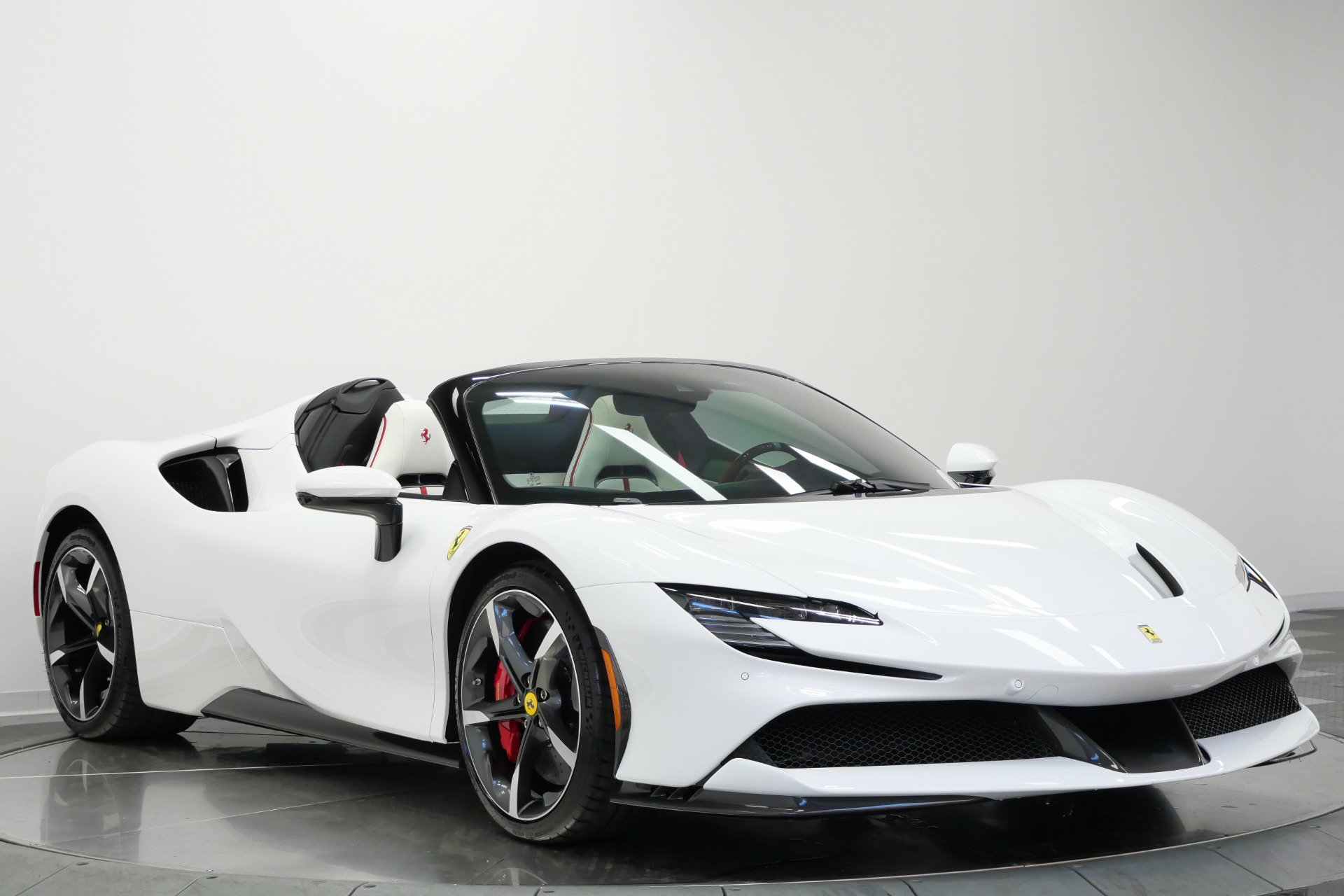 Used 2025 Ferrari SF90 Spider AWD/4WD image 3