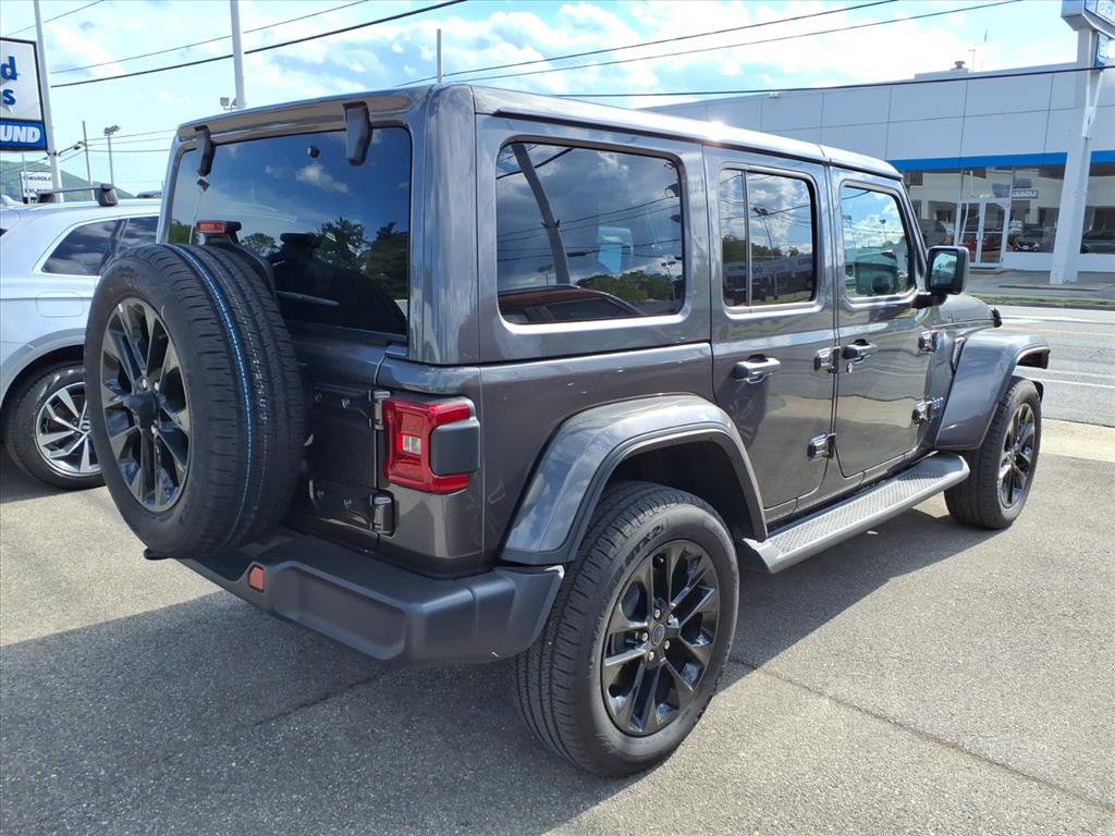 Used 2025 Jeep Wrangler Unlimited Sahara AWD/4WD image 3