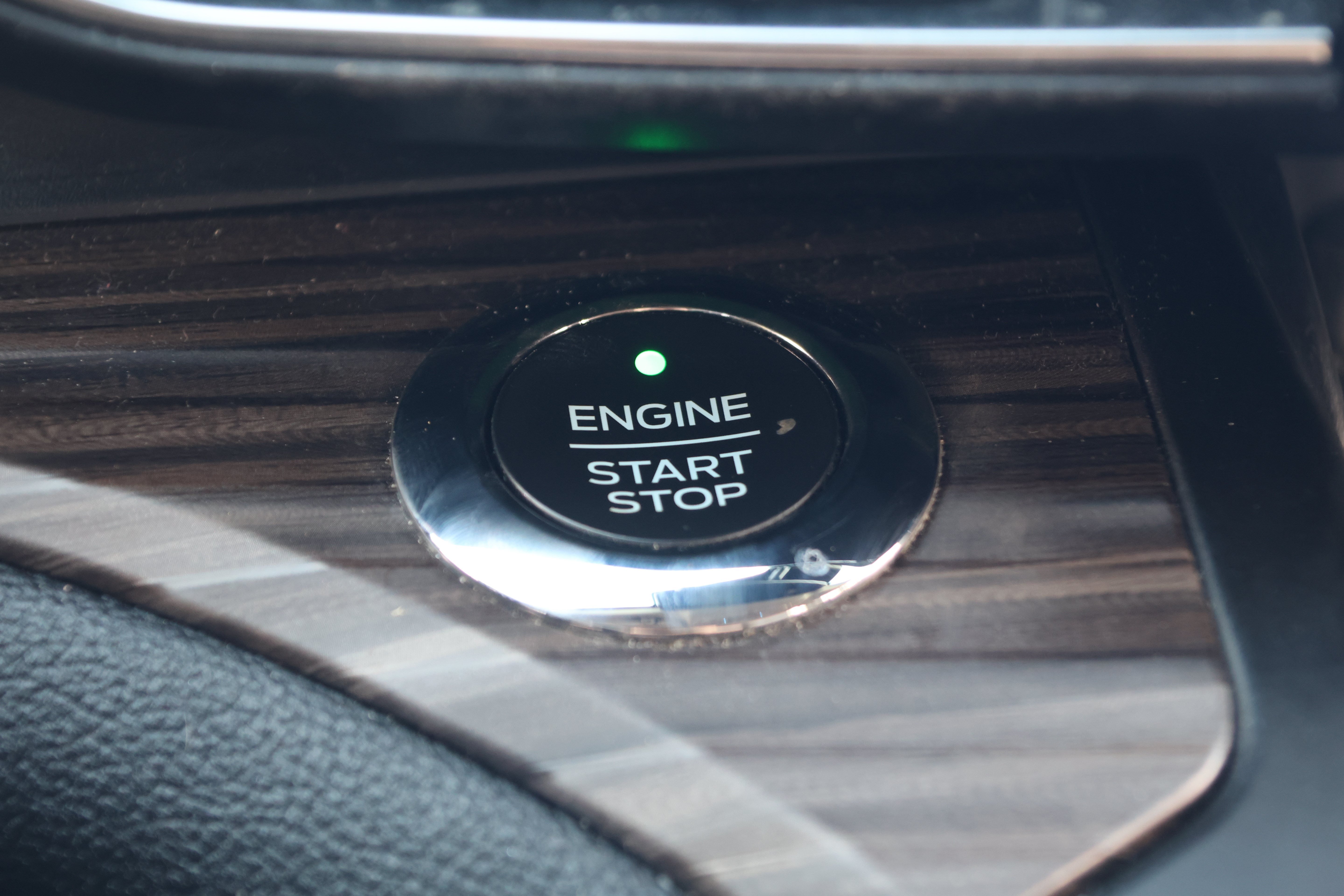 Used 2020 Ford Explorer Limited RWD image 22