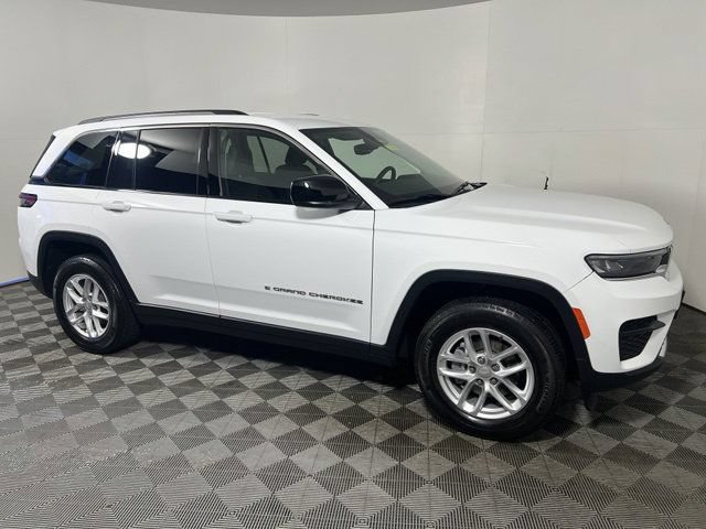 Certified 2023 Jeep Grand Cherokee Laredo w/ Luxury Tech Group I AWD/4WD image 15