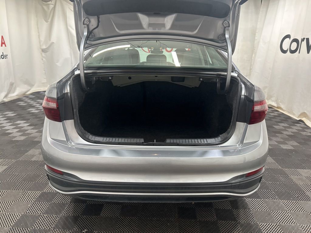 Used 2024 Volkswagen Jetta SE image 15