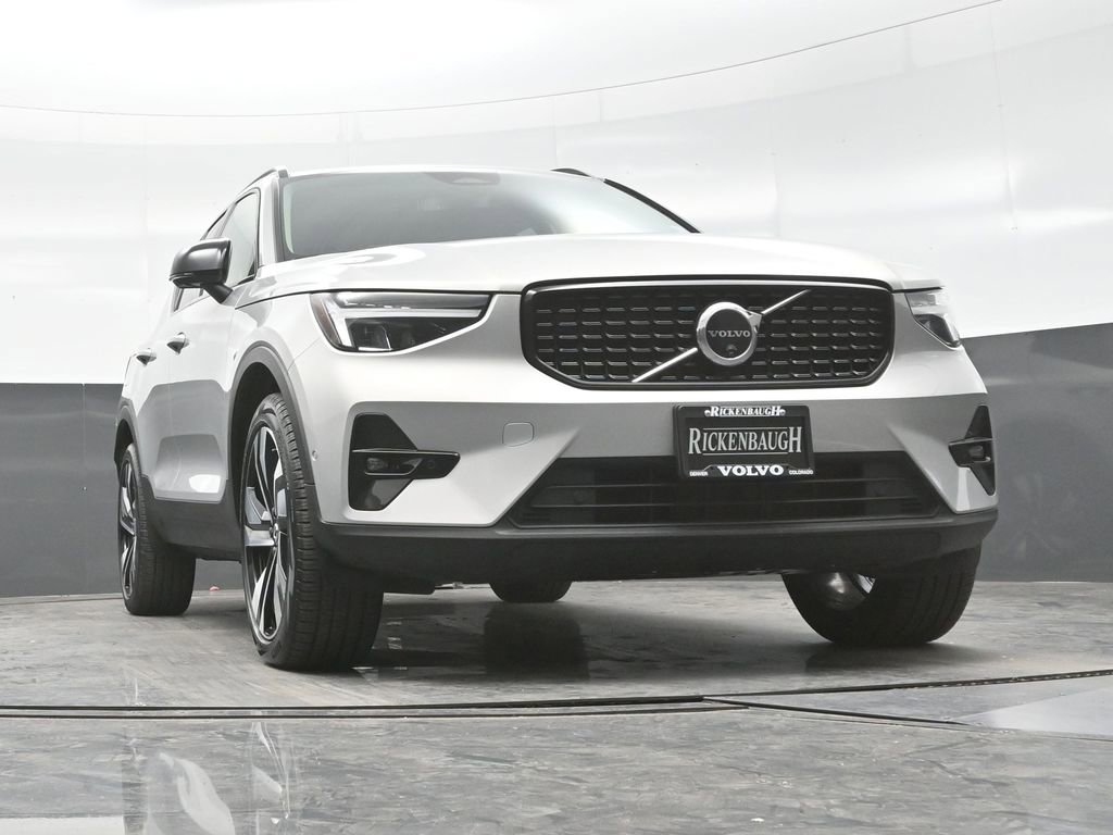 Used 2025 Volvo XC40 B5 Plus image 21