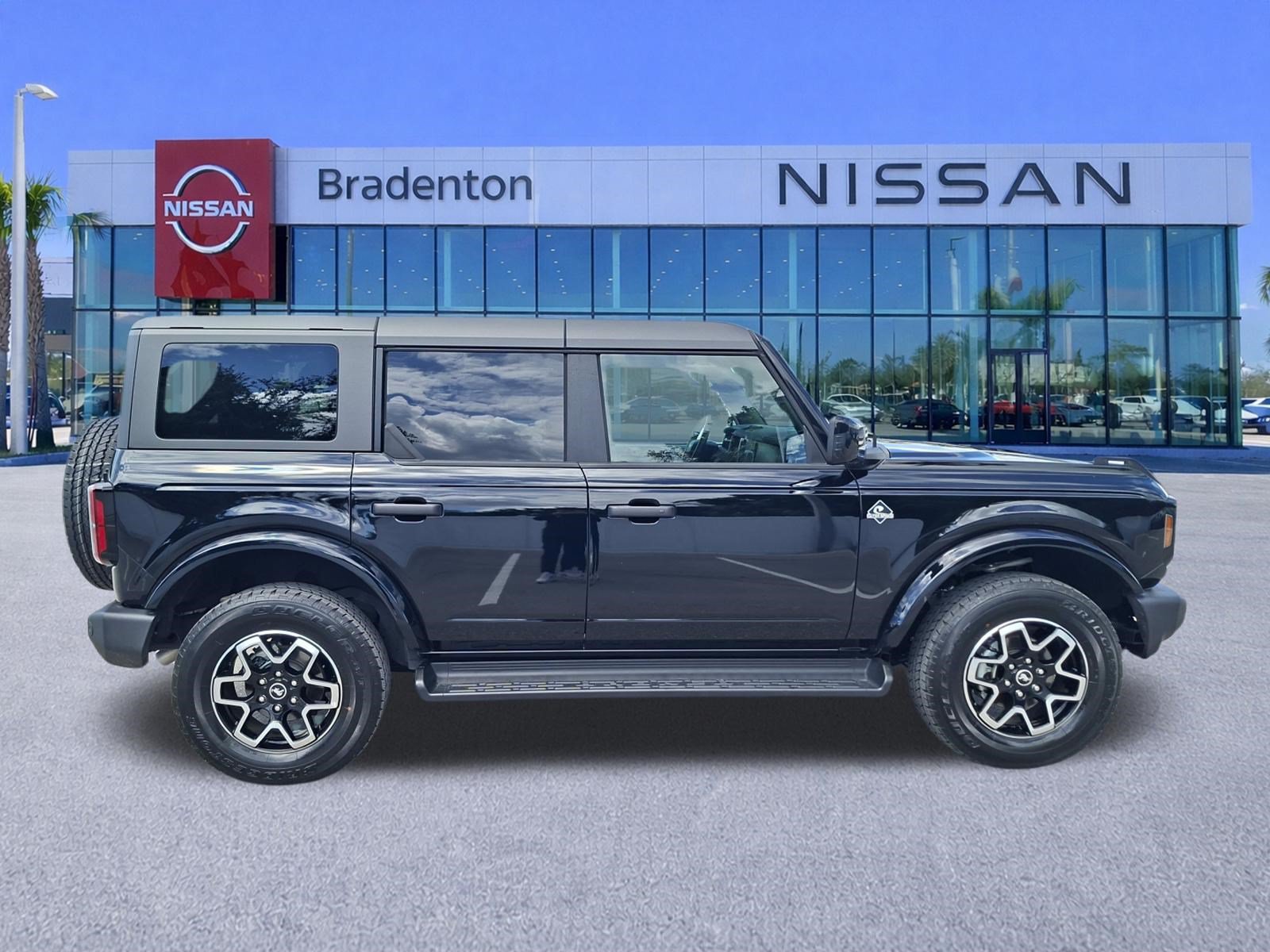 Used 2026 Ford Bronco Outer Banks AWD/4WD image 4