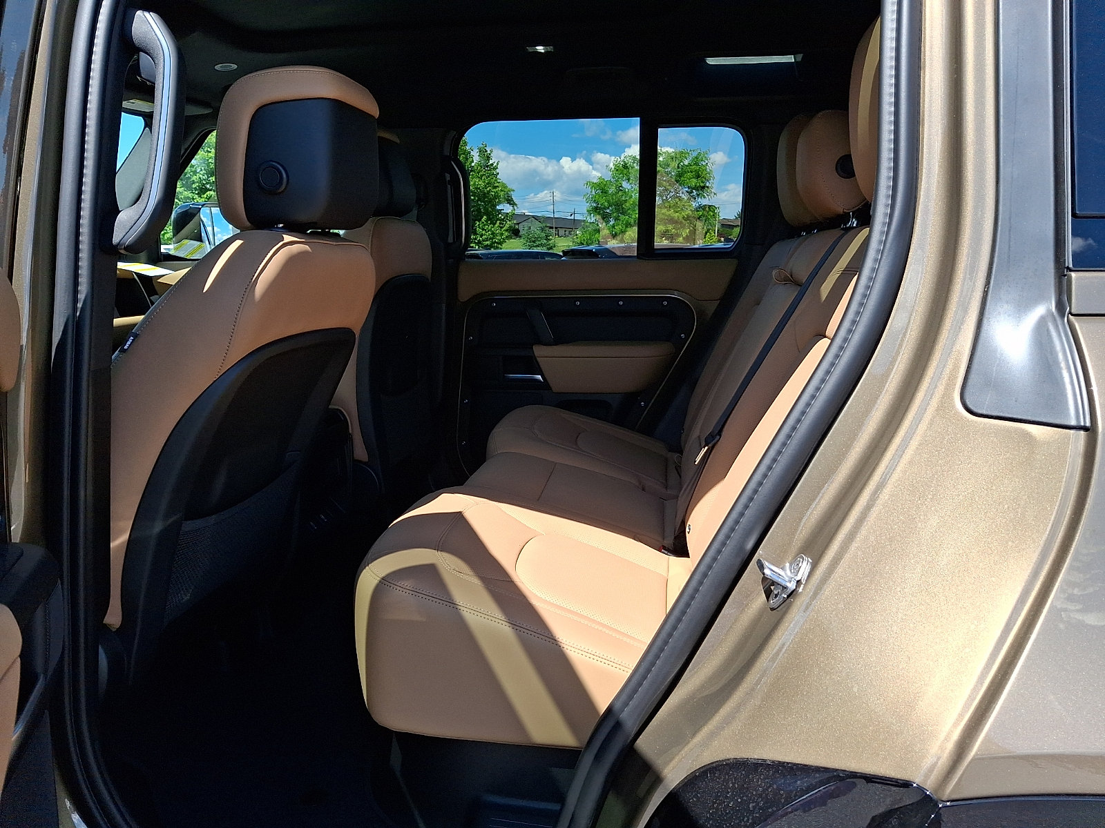 New 2026 Land Rover Defender 110 X-Dynamic SE AWD/4WD image 9