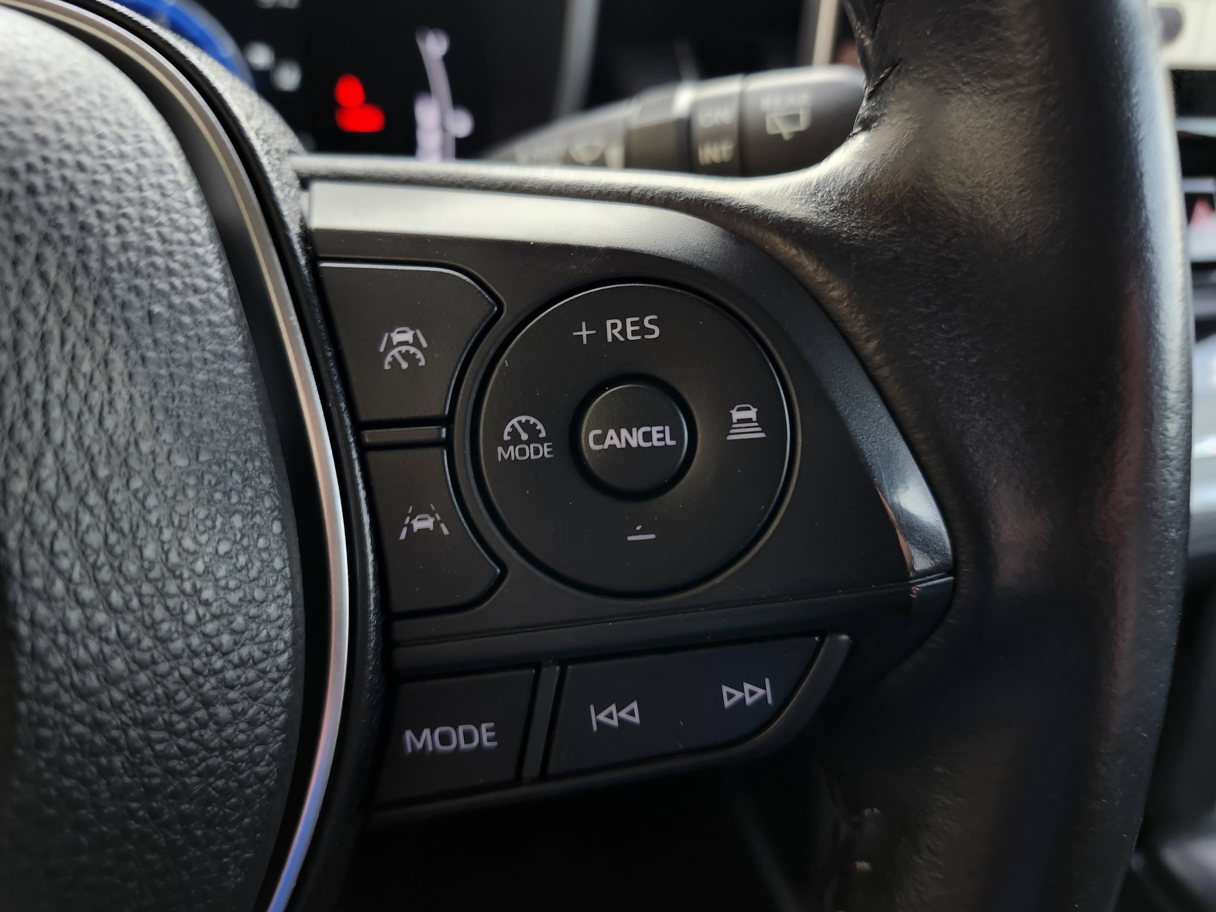 Used 2023 Toyota Corolla Cross XLE image 13