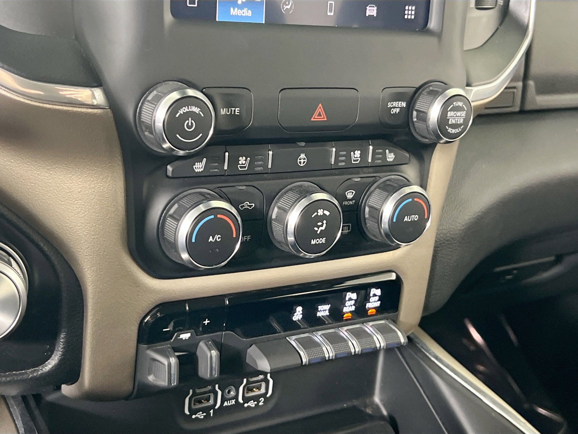 Used 2022 RAM 1500 Laramie AWD/4WD image 15