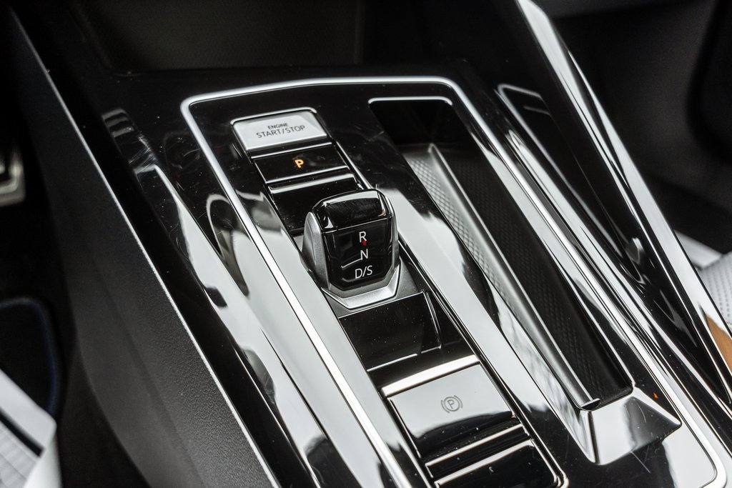 Used 2024 Volkswagen Golf R 2.0T image 24