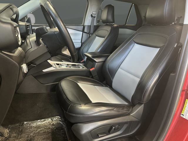 Used 2022 Ford Explorer XLT w/ Equipment Group 202A image 8