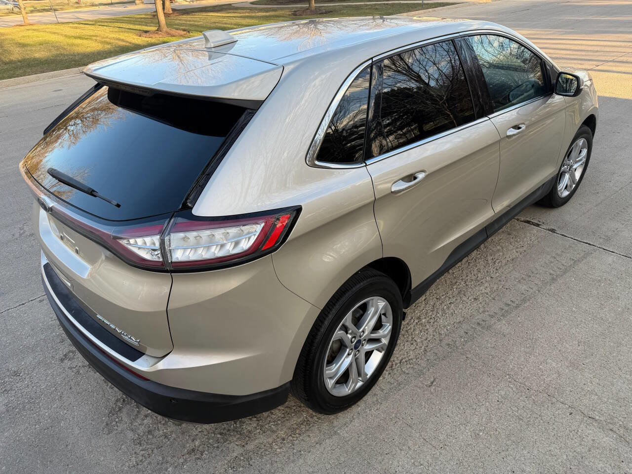Used 2018 Ford Edge Titanium w/ Ford Safe & Smart Package image 15