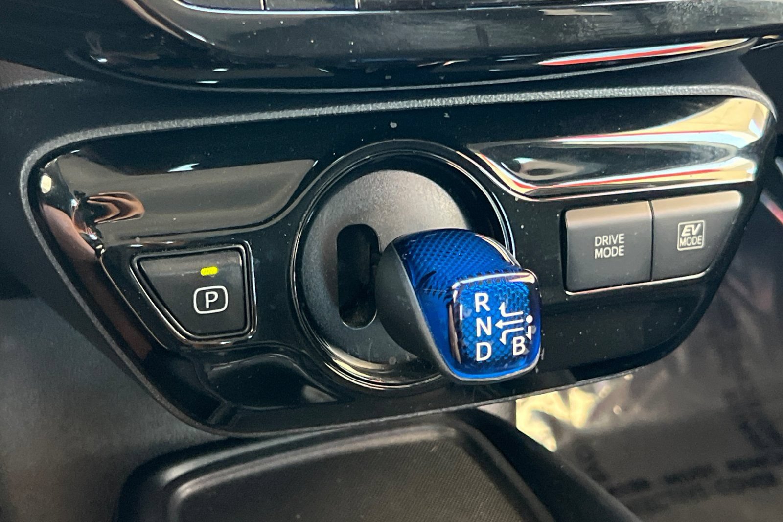 Certified 2022 Toyota Prius LE FWD image 21