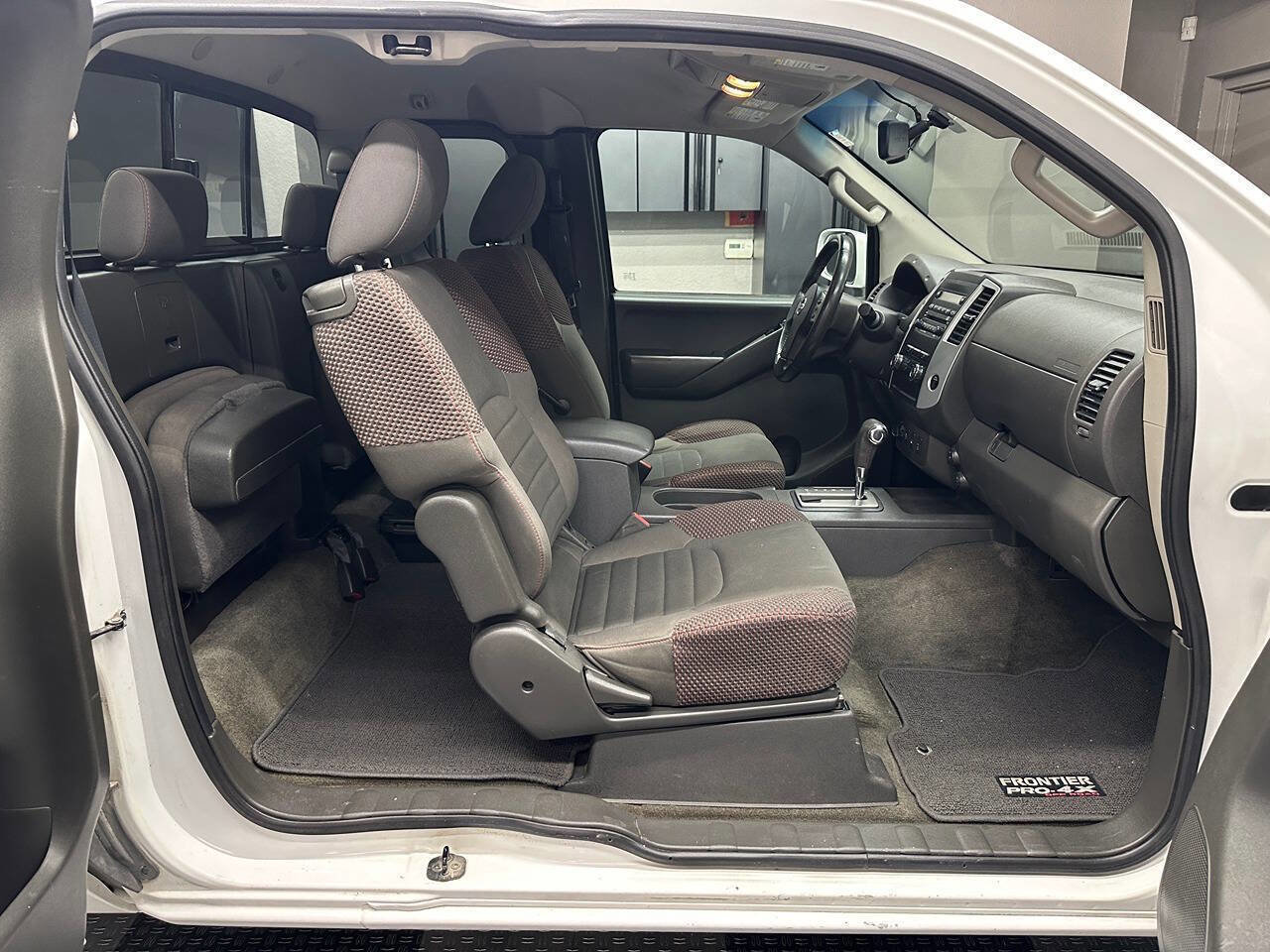Used 2012 Nissan Frontier PRO-4X image 20