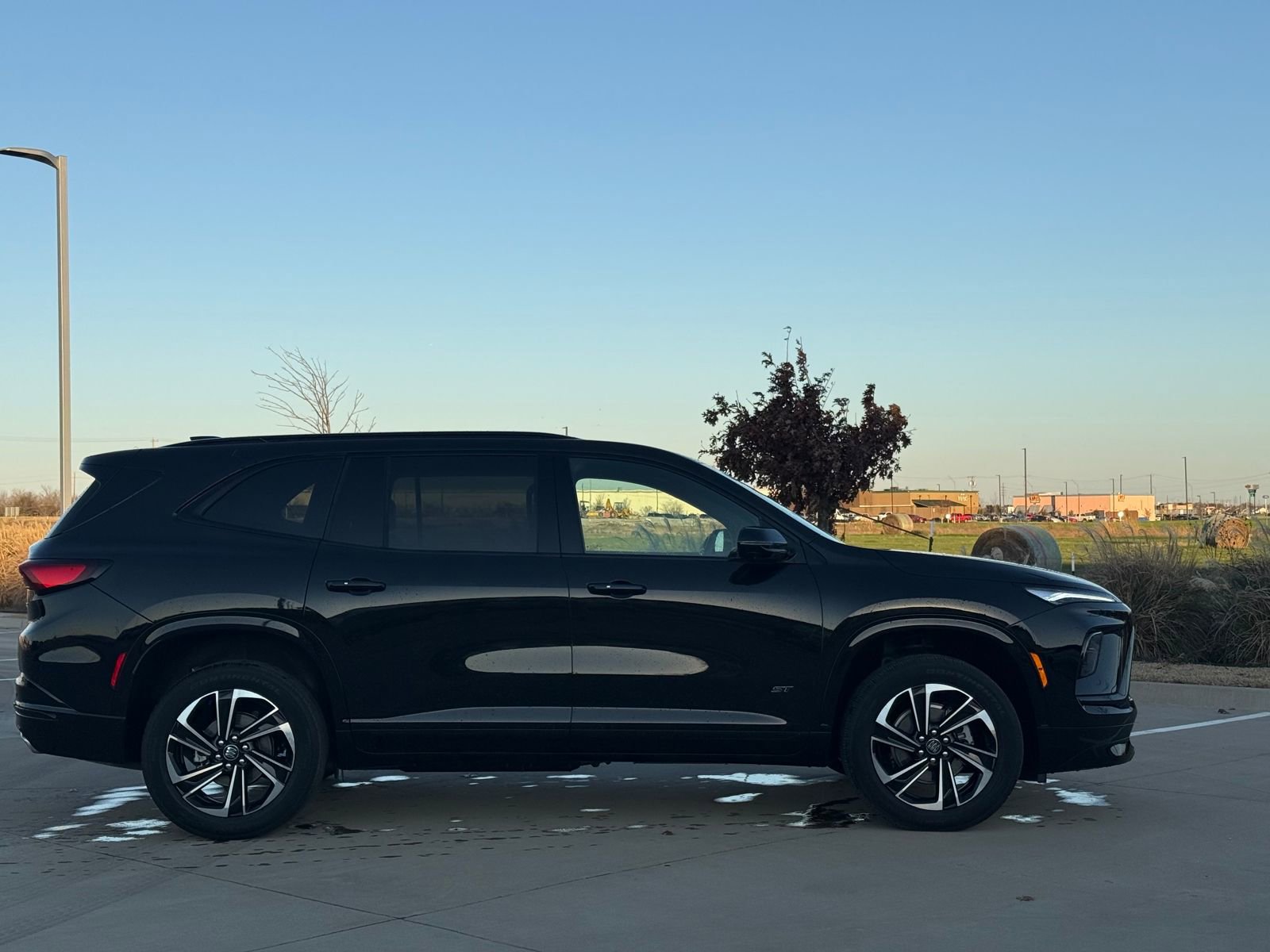 Certified 2025 Buick Enclave Sport Touring image 9