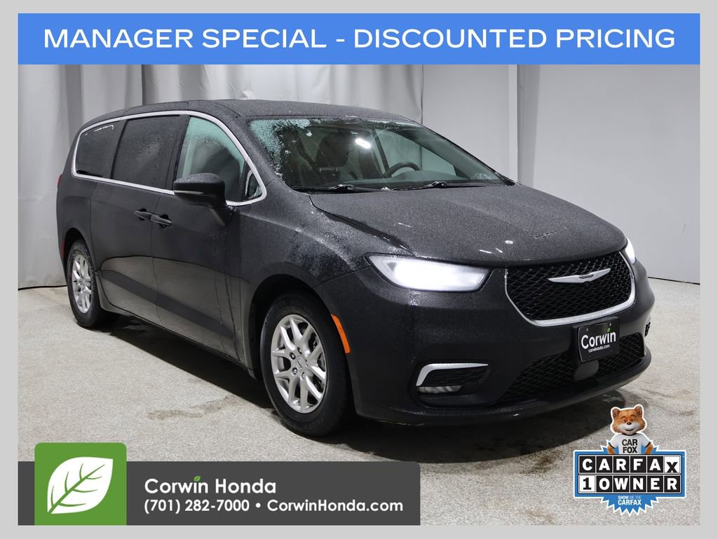 Used 2023 Chrysler Pacifica Touring-L FWD image 1