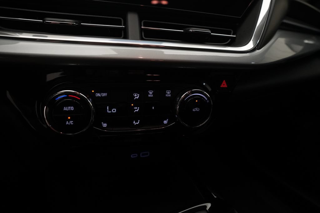 Used 2024 Chevrolet Trax LT w/ Driver Confidence Package FWD image 20