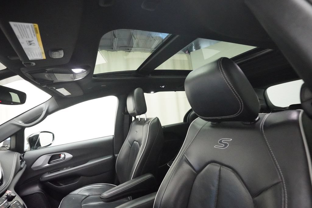 Used 2025 Chrysler Pacifica Limited FWD image 32