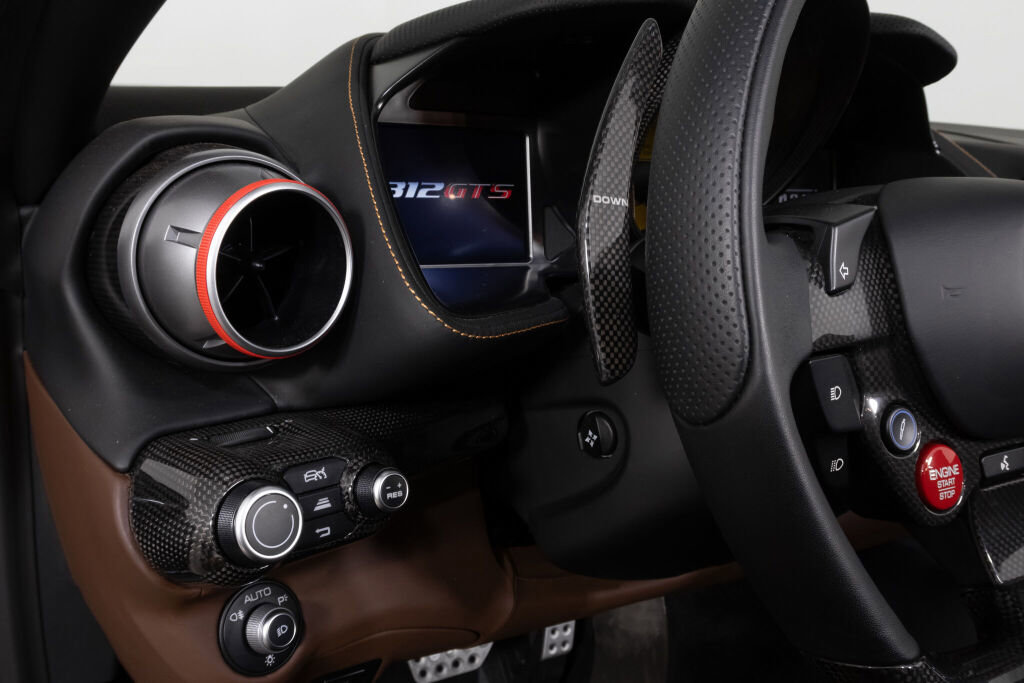 Used 2021 Ferrari 812 GTS image 32