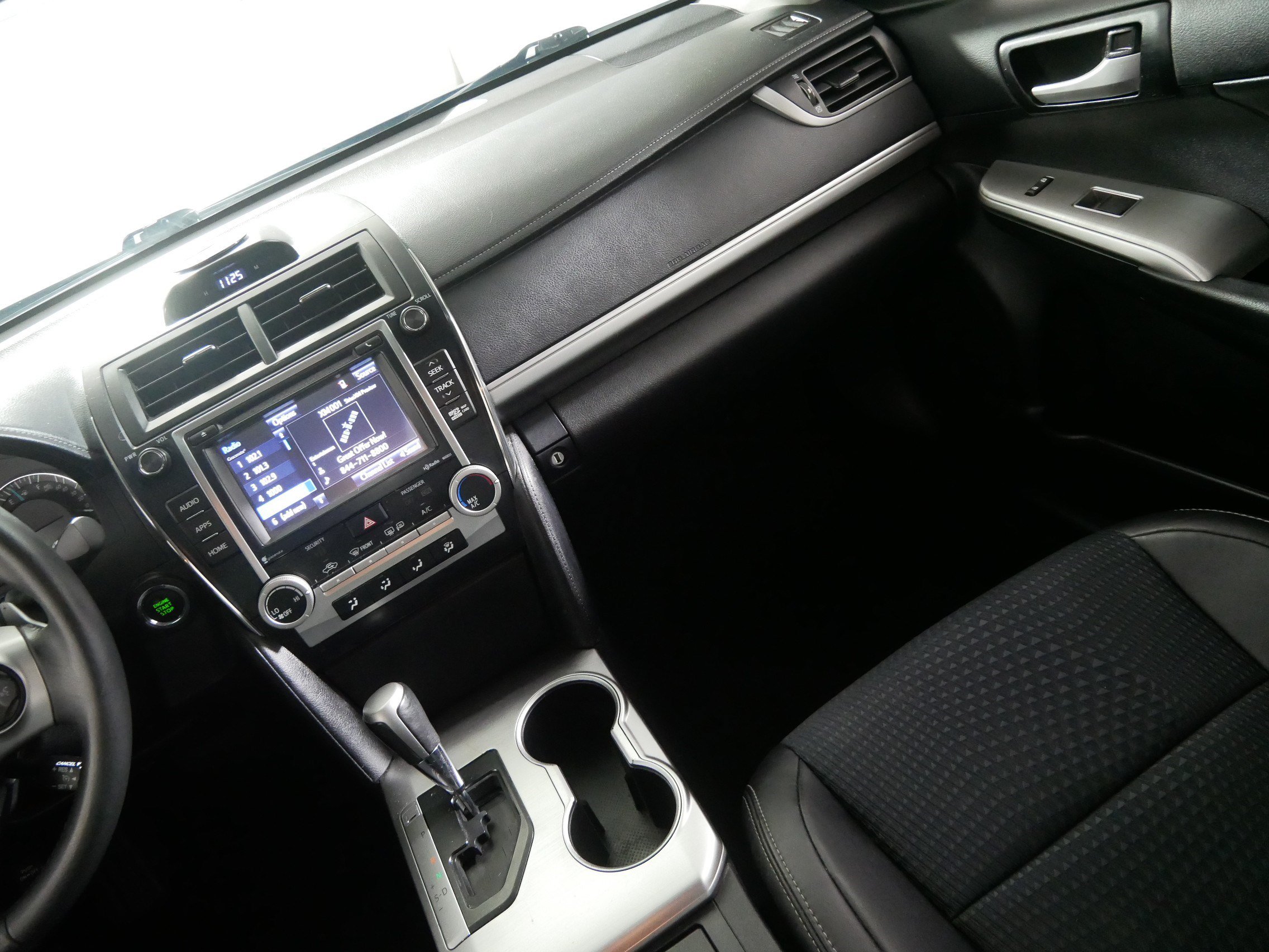 Used 2014 Toyota Camry SE FWD image 11