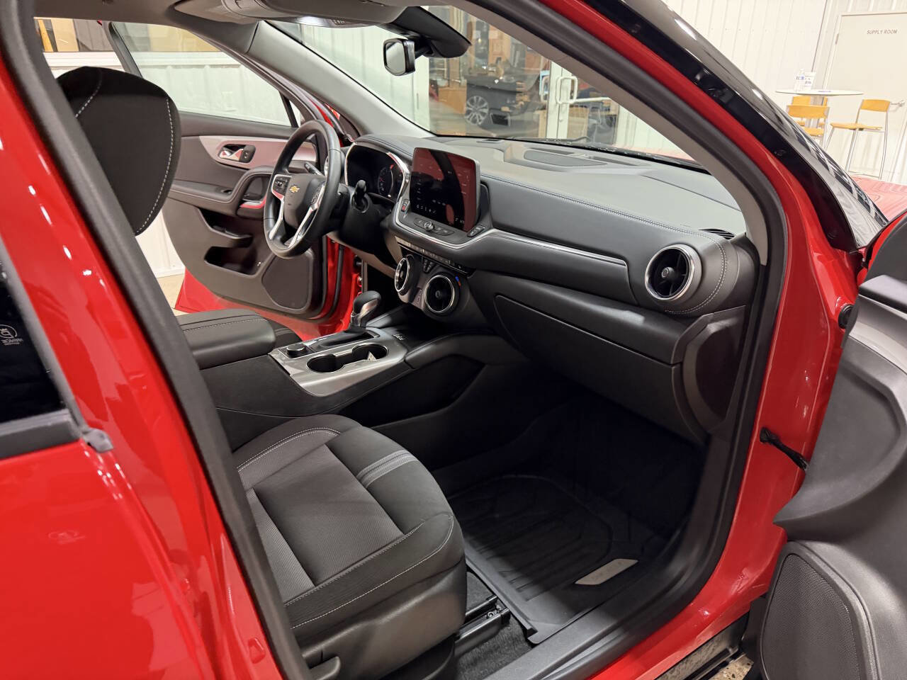 Used 2024 Chevrolet Blazer LT w/ Convenience Package image 8