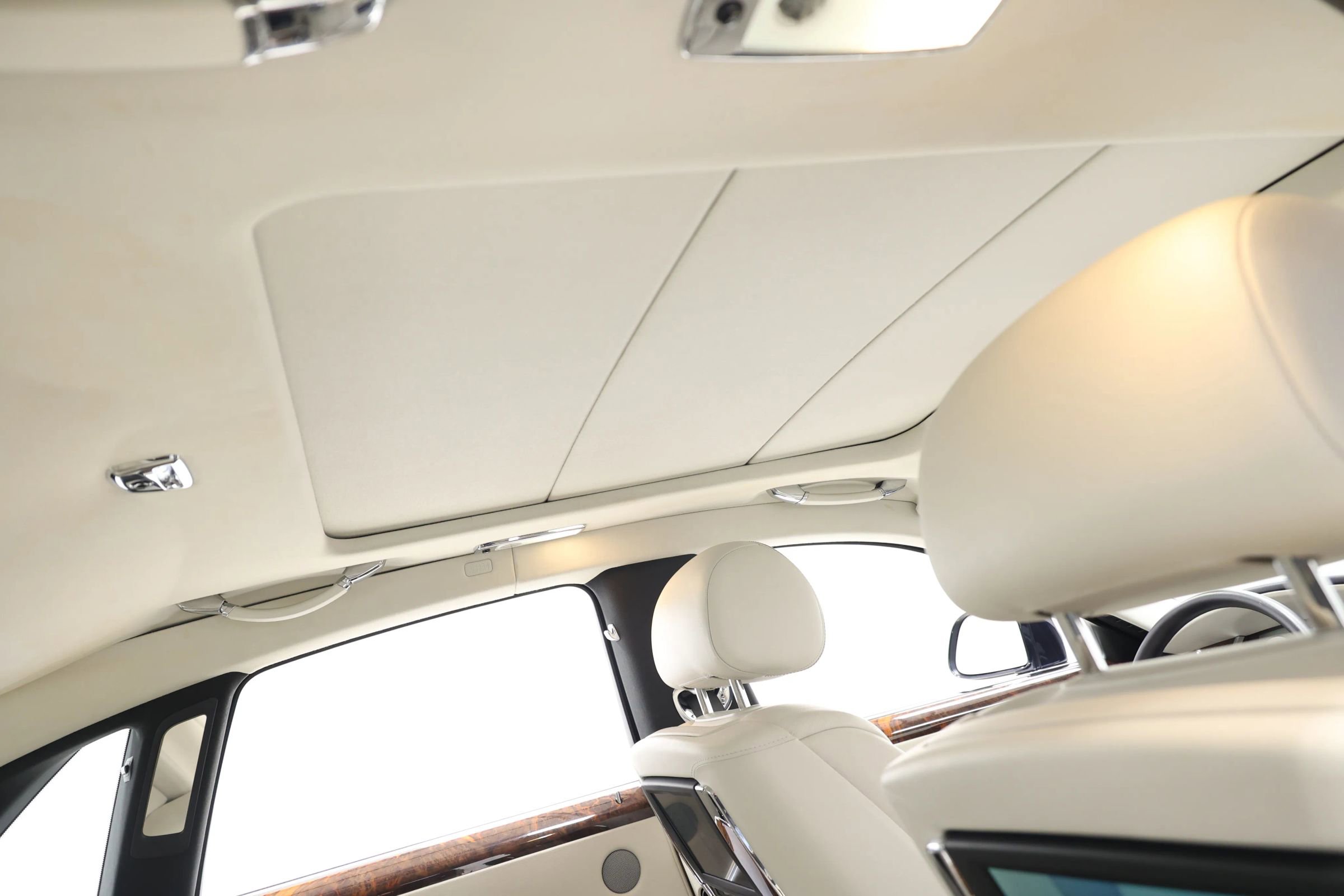 Used 2015 Rolls-Royce Ghost image 91