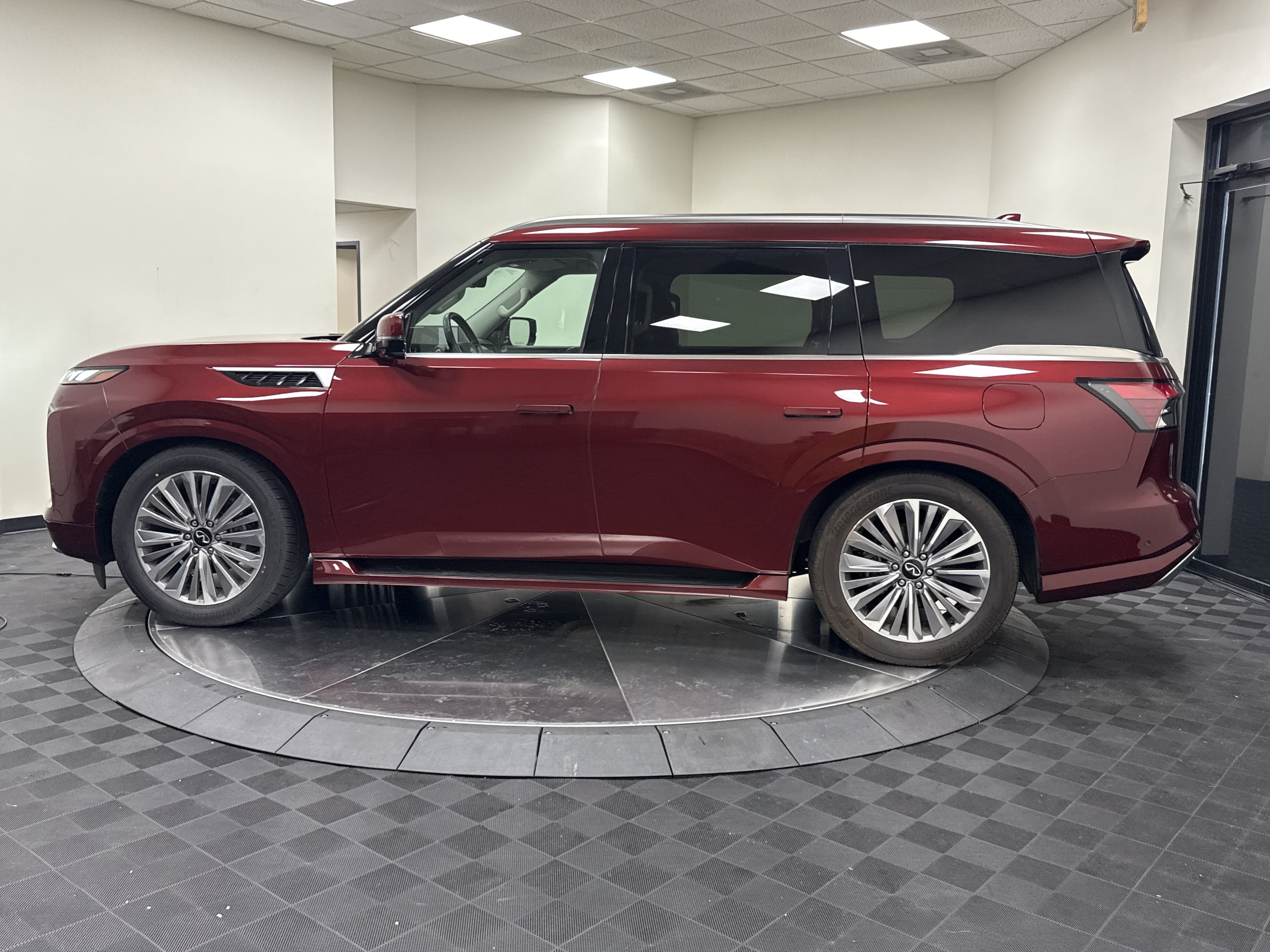 Certified 2025 INFINITI QX80 Sensory AWD/4WD image 4