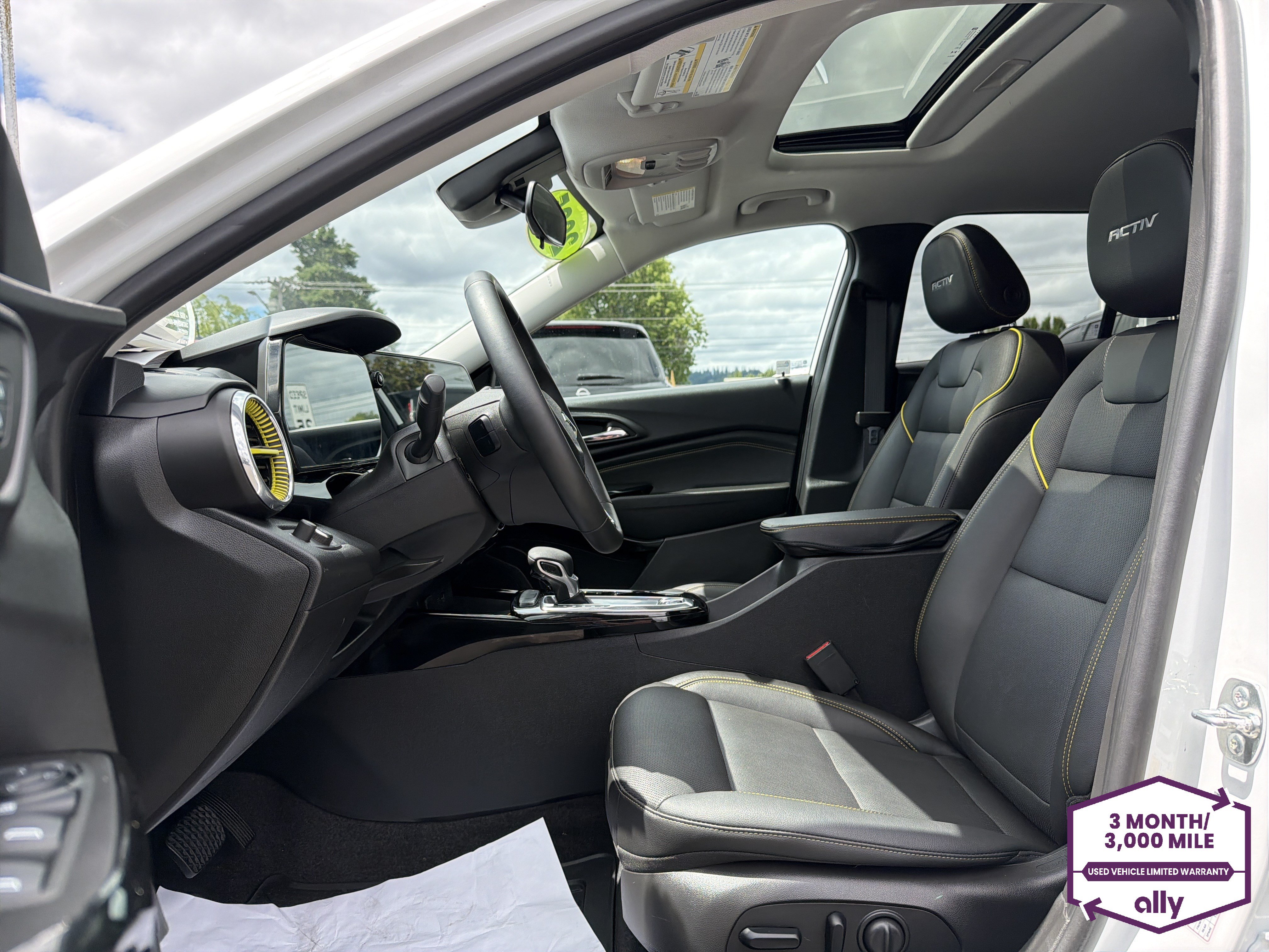 Used 2025 Chevrolet Trax ACTIV w/ Sunroof Package FWD image 10
