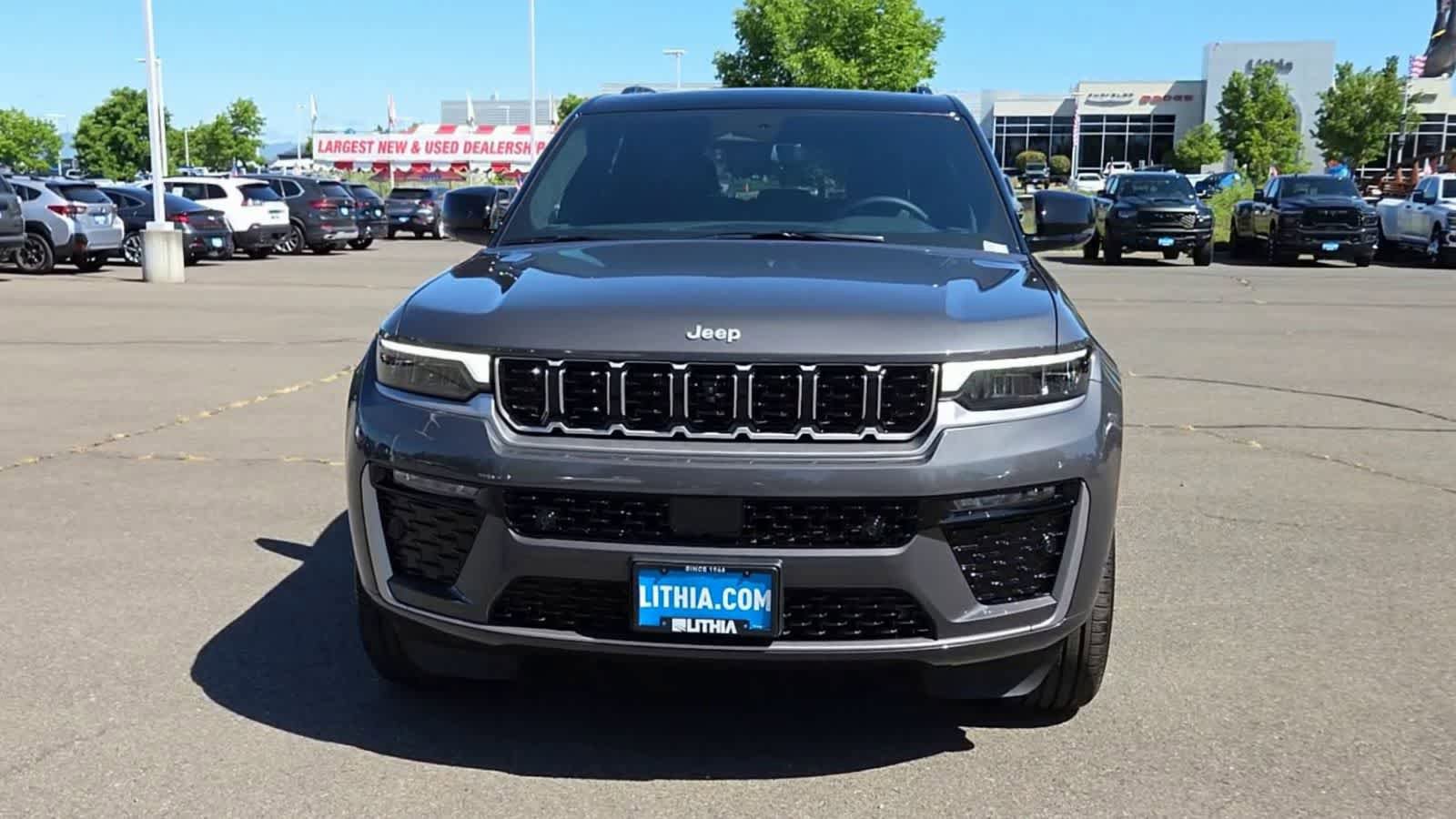 New 2026 Jeep Grand Cherokee Summit AWD/4WD image 3