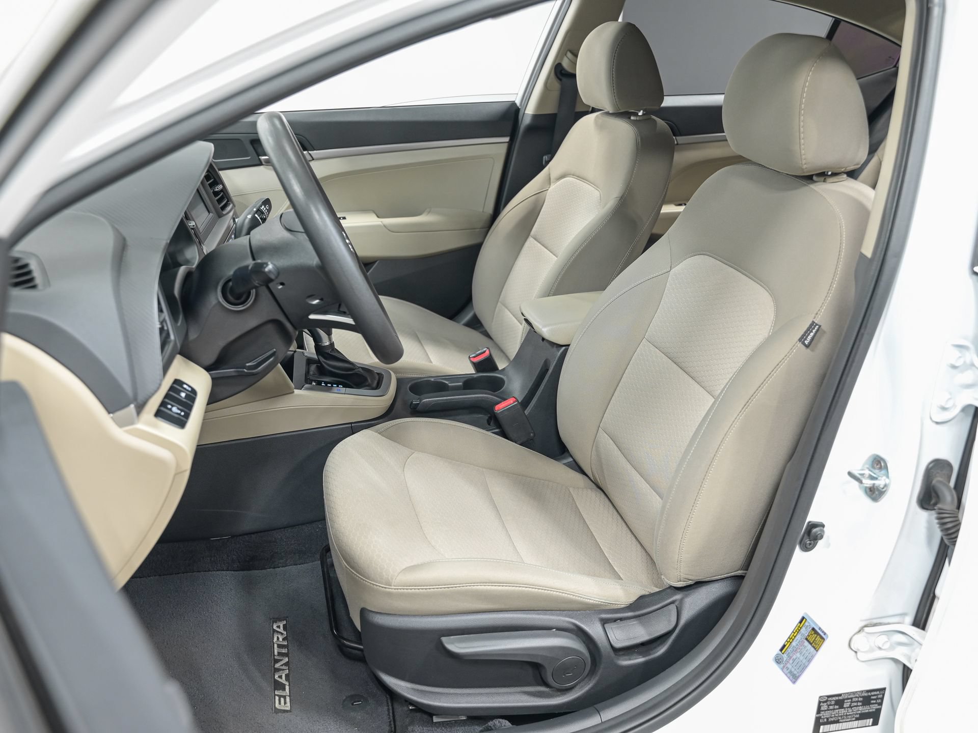 Used 2020 Hyundai Elantra SE FWD image 17