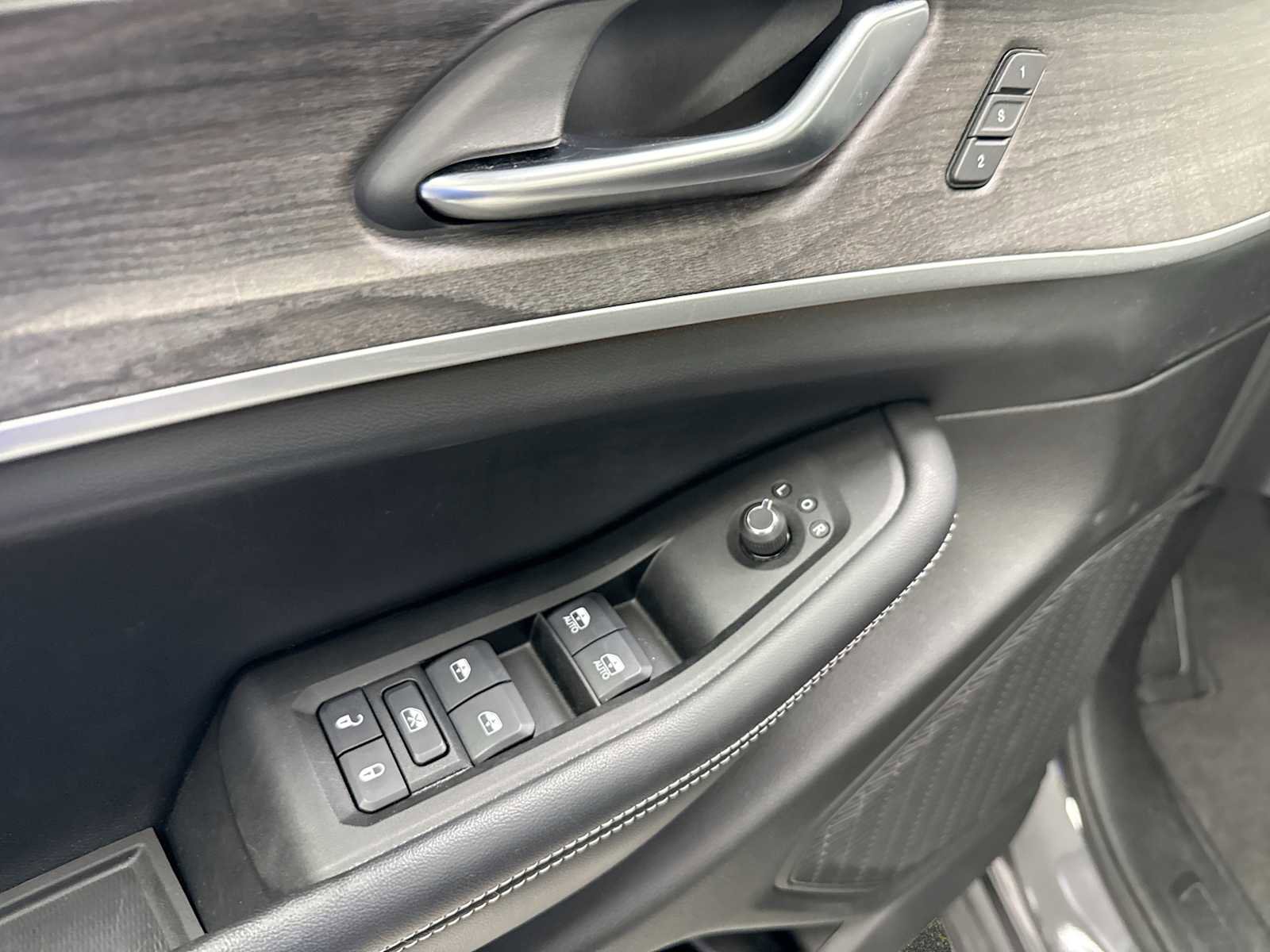 Used 2023 Jeep Grand Cherokee Limited image 21