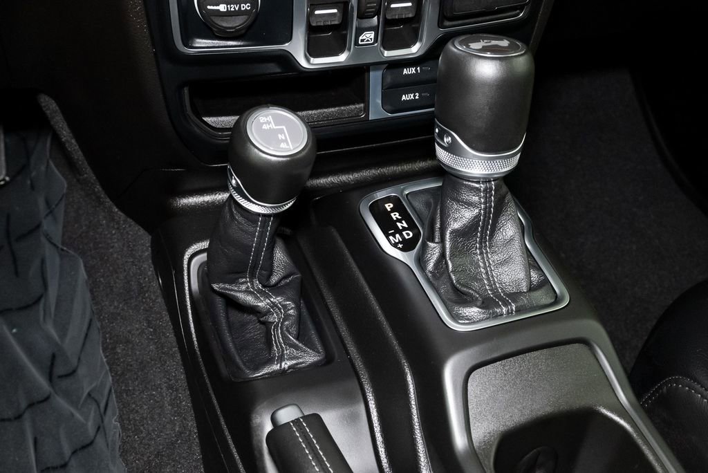 Used 2024 Jeep Wrangler Sahara w/ Technology Group AWD/4WD image 20