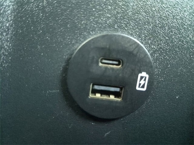 Used 2020 Ford Escape SE Sport image 17