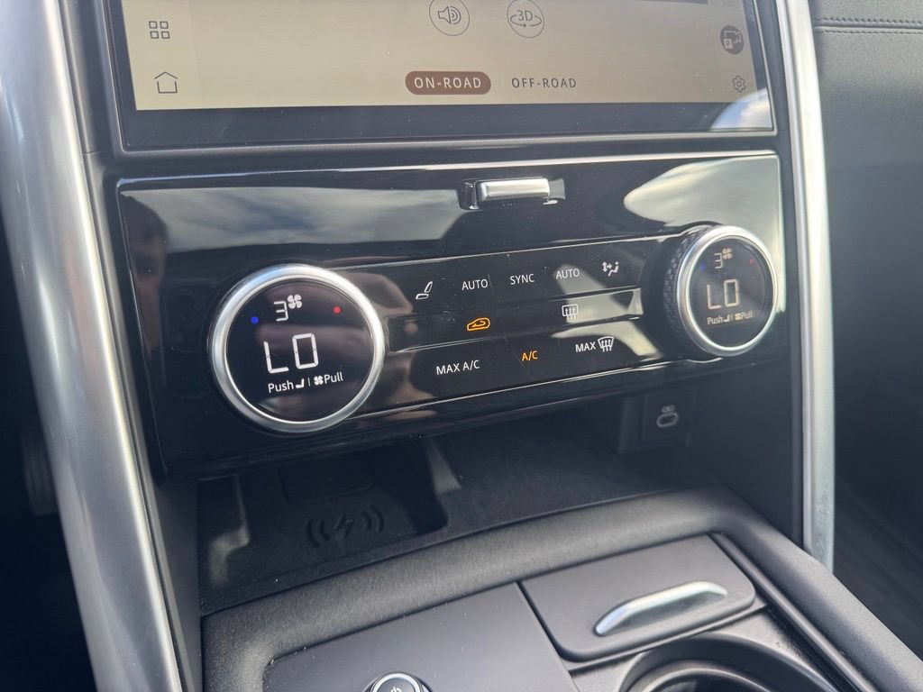 Used 2024 Land Rover Discovery S AWD/4WD image 12