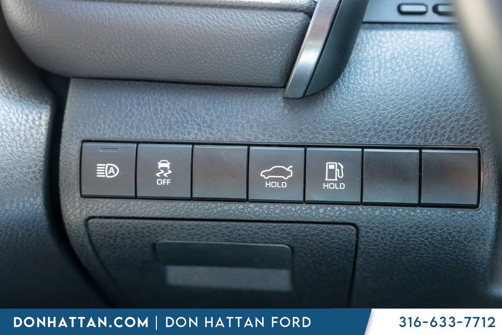 Used 2023 Toyota Camry SE image 14