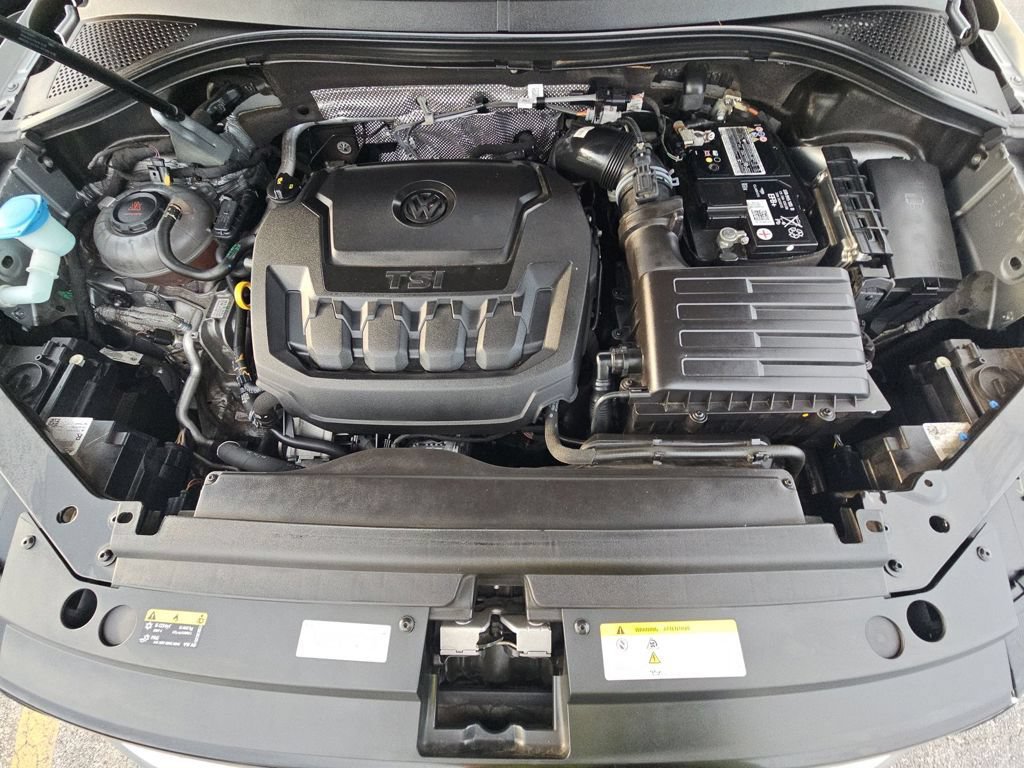 Used 2023 Volkswagen Tiguan SE w/ Panoramic Sunroof Package FWD image 11