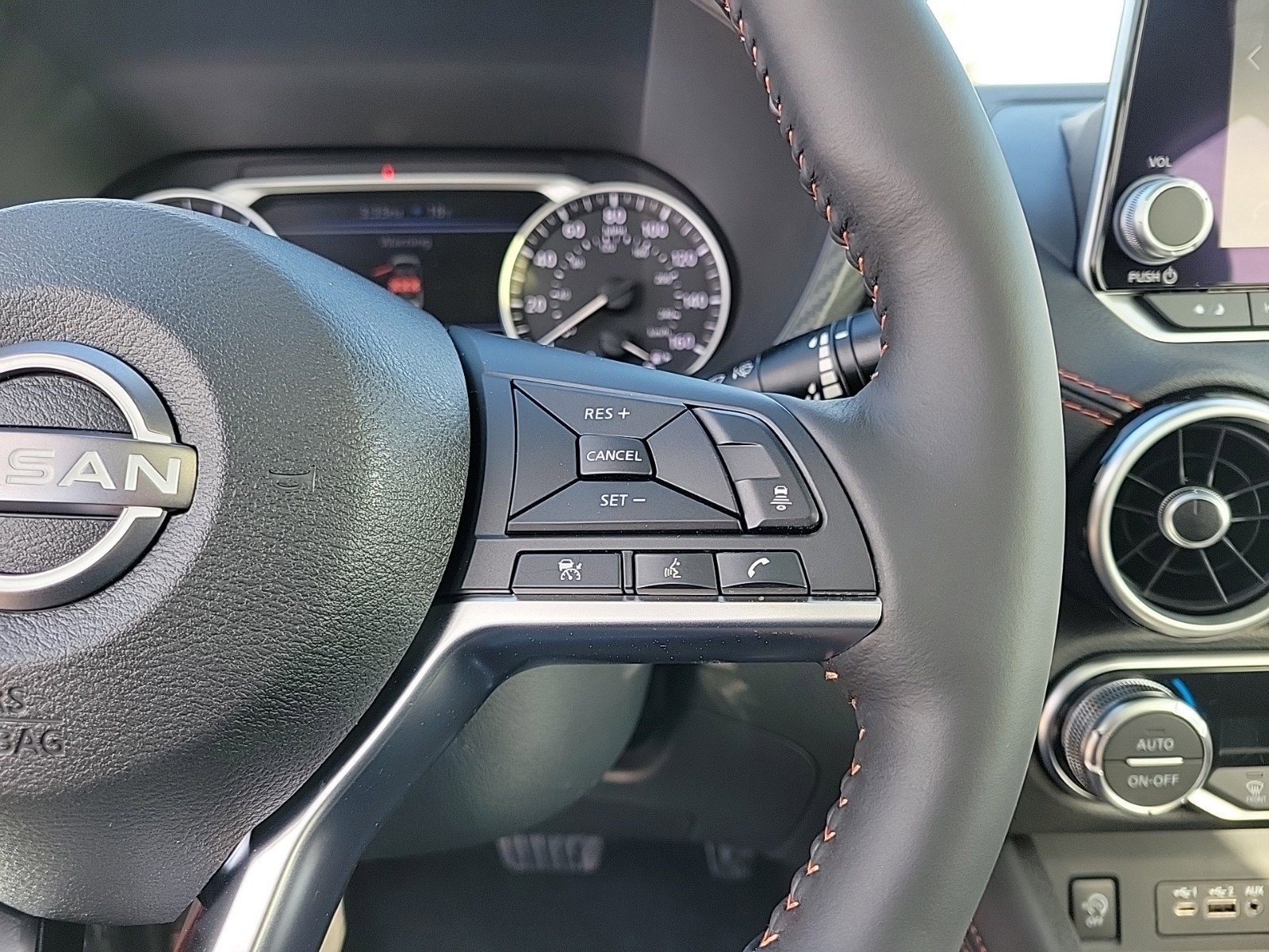 Used 2025 Nissan Sentra SR w/ SR Premium Package image 23