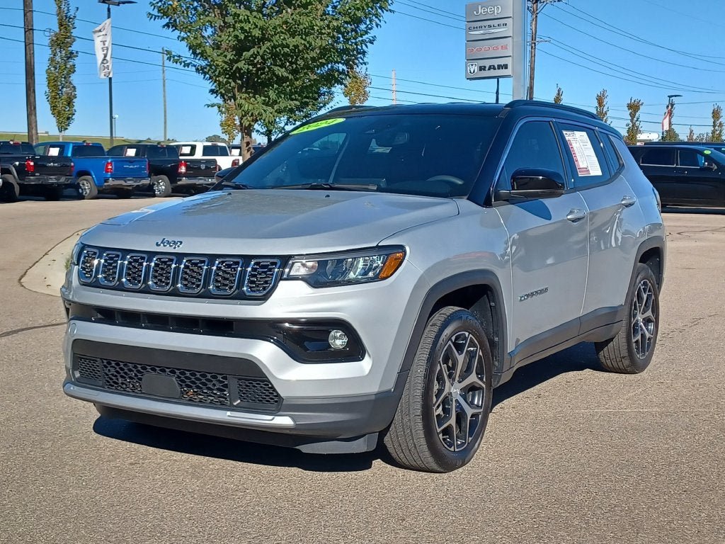 Used 2024 Jeep Compass Limited AWD/4WD image 2